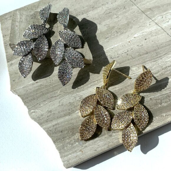 NEW~ Anthropologie SHASHI Gold Pavé Crystal Leaf Dangle Earrings - Picture 9 of 12